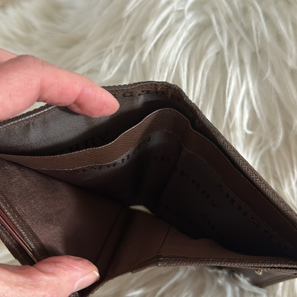 EUC Burberry kisslock wallet - Picture 6 of 7